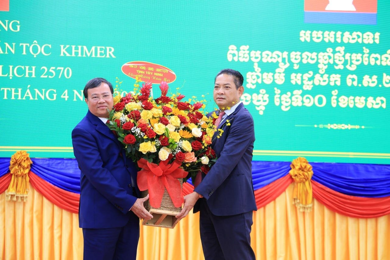 You are currently viewing ថ្នាក់ដឹកនាំខេត្តត្បូងឃ្មុំ ទទួលជួបគណៈប្រតិភូខេត្តតៃនិញ និងខេត្តដុងណាយ ក្នុងឱកាសចូលរួមអបអរសាទរបុណ្យចូលឆ្នាំថ្មីប្រពៃណីជាតិខ្មែរ