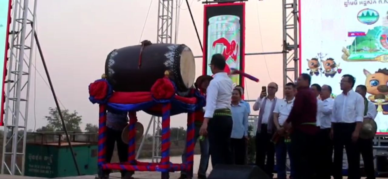 You are currently viewing ឯកឧត្តមបណ្ឌិត អ៊ាង សុផល្លែត អញ្ជើញបើកមហាសង្ក្រាន្តឆ្នាំថ្មីប្រពៃណីជាតិខ្មែរ អូរាំងឳ