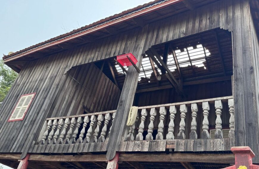 ភ្លៀងកក់ខែមួយមេធំ លាយលំជាមួយខ្យល់កន្ត្រាក់ បណ្ដាលឲ្យរលំផ្ទះប្រជាពលរដ្ឋមួយខ្នងរាបដល់ដី នៅសល់តែជើងសសរ និងប៉ើងដំបូលជាង ២០ ខ្នងផ្ទះ