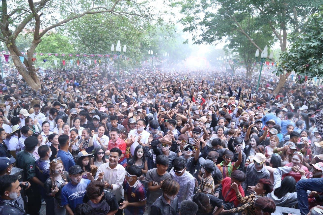 You are currently viewing សង្ក្រាន្តត្បូងឃ្មុំ ឆ្នាំ ២០២៦៖ រយៈពេល ២ ថ្ងៃ ទទួលបានភ្ញៀវទេសចរជាង ១៦ ម៉ឺននាក់ មកកម្សាន្តយ៉ាងសប្បាយរីករាយ និងសុវត្ថិភាព