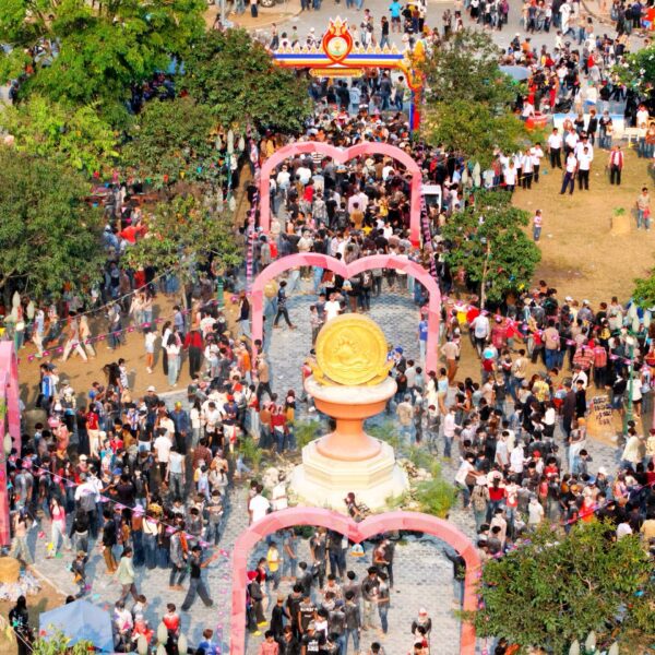 សង្ក្រាន្តត្បូងឃ្មុំឆ្នាំនេះ ផ្ទុះការគាំទ្រខ្លាំង! ភ្ញៀវទេសចរជិត ៩០ ម៉ឺននាក់ ចូលរួមអបអរសាទរបុណ្យចូលឆ្នាំថ្មី កើនឡើងជាង ២០%