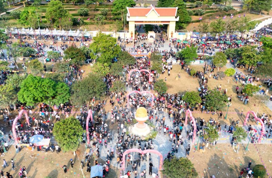 វីដេអូ​ សរុប​ព្រឹត្តិការណ៍​ បុណ្យ​ចូល​ឆ្នាំ​ថ្មី​ប្រពៃណី​ជាតិ​ខ្មែរ​ រយៈ​ពេល​ ៣​ ថ្ងៃ​ក្នុង​ខេត្ត​ត្បូងឃ្មុំ​ ឆ្នាំ​ ២០២៦​ ពោរពេញ​ដោយ​ស្នាមញញឹម​ និង​សប្បាយ​រីករាយ​