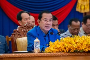 Read more about the article សម្តេចអគ្គមហាសេនាបតីតេជោ ហ៊ុន សែន ប្រមុខរដ្ឋស្តីទីនៃព្រះរាជាណាចក្រកម្ពុជា អញ្ជើញសំណេះសំណាលជាមួយក្រុមប្រឹក្សាខេត្ត ក្រុង ស្រុក ឃុំ សង្កាត់ និងថ្នាក់ដឹកនាំមន្ទីរ អង្គភាពនានាជុំវិញខេត្តត្បូងឃ្មុំ នៅសាលប្រជុំខេត្តត្បូងឃ្មុំ