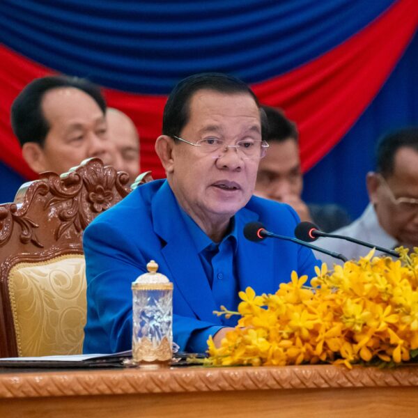 សម្តេចអគ្គមហាសេនាបតីតេជោ ហ៊ុន សែន ប្រមុខរដ្ឋស្តីទីនៃព្រះរាជាណាចក្រកម្ពុជា អញ្ជើញសំណេះសំណាលជាមួយក្រុមប្រឹក្សាខេត្ត ក្រុង ស្រុក ឃុំ សង្កាត់ និងថ្នាក់ដឹកនាំមន្ទីរ អង្គភាពនានាជុំវិញខេត្តត្បូងឃ្មុំ នៅសាលប្រជុំខេត្តត្បូងឃ្មុំ