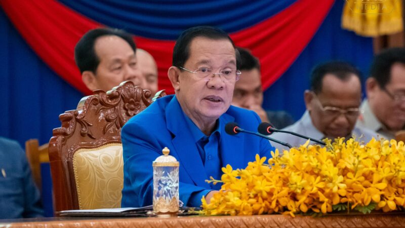 សម្តេចអគ្គមហាសេនាបតីតេជោ ហ៊ុន សែន ប្រមុខរដ្ឋស្តីទីនៃព្រះរាជាណាចក្រកម្ពុជា អញ្ជើញសំណេះសំណាលជាមួយក្រុមប្រឹក្សាខេត្ត ក្រុង ស្រុក ឃុំ សង្កាត់ និងថ្នាក់ដឹកនាំមន្ទីរ អង្គភាពនានាជុំវិញខេត្តត្បូងឃ្មុំ នៅសាលប្រជុំខេត្តត្បូងឃ្មុំ