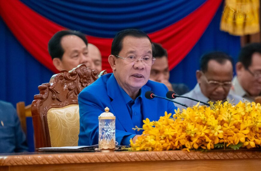 សម្តេចអគ្គមហាសេនាបតីតេជោ ហ៊ុន សែន ប្រមុខរដ្ឋស្តីទីនៃព្រះរាជាណាចក្រកម្ពុជា អញ្ជើញសំណេះសំណាលជាមួយក្រុមប្រឹក្សាខេត្ត ក្រុង ស្រុក ឃុំ សង្កាត់ និងថ្នាក់ដឹកនាំមន្ទីរ អង្គភាពនានាជុំវិញខេត្តត្បូងឃ្មុំ នៅសាលប្រជុំខេត្តត្បូងឃ្មុំ