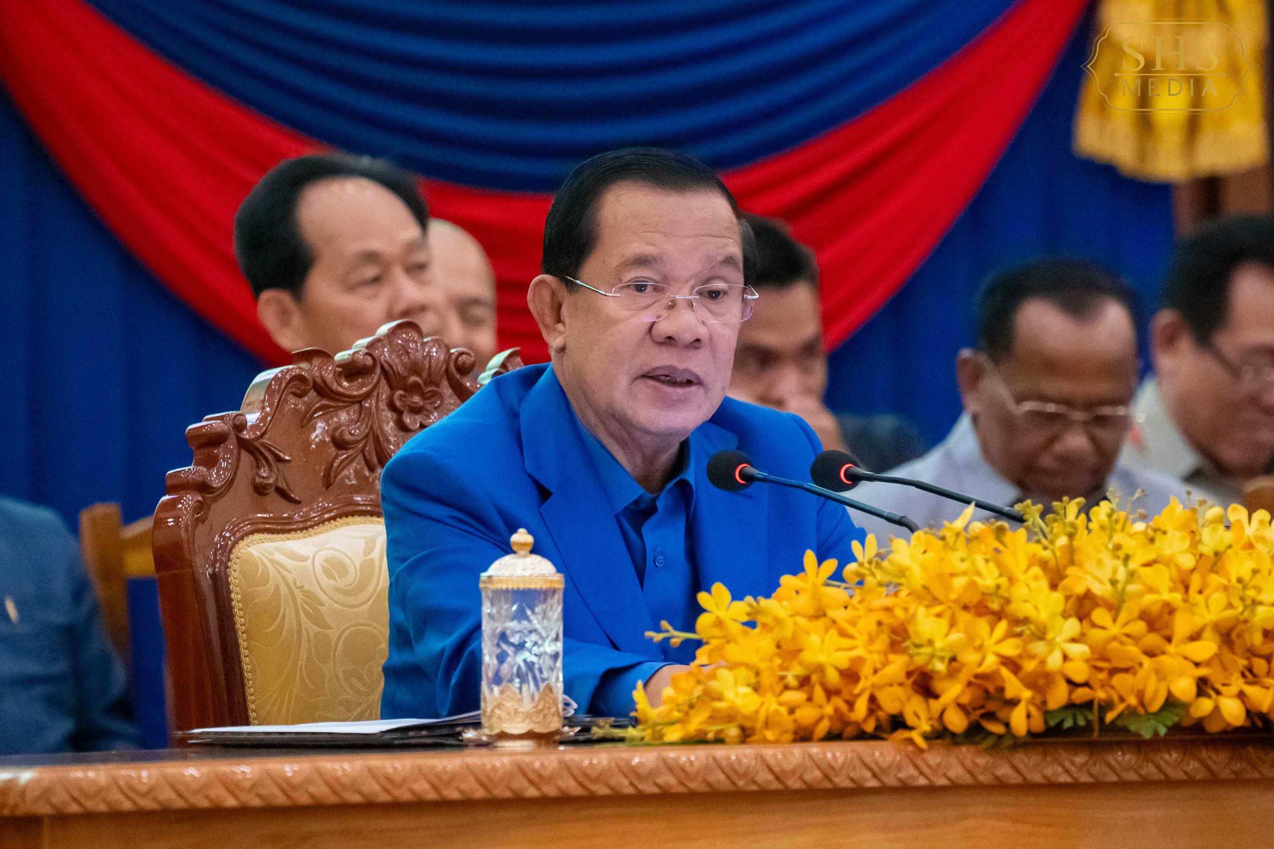 You are currently viewing សម្តេចអគ្គមហាសេនាបតីតេជោ ហ៊ុន សែន ប្រមុខរដ្ឋស្តីទីនៃព្រះរាជាណាចក្រកម្ពុជា អញ្ជើញសំណេះសំណាលជាមួយក្រុមប្រឹក្សាខេត្ត ក្រុង ស្រុក ឃុំ សង្កាត់ និងថ្នាក់ដឹកនាំមន្ទីរ អង្គភាពនានាជុំវិញខេត្តត្បូងឃ្មុំ នៅសាលប្រជុំខេត្តត្បូងឃ្មុំ