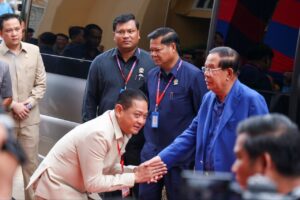 Read more about the article សម្តេចតេជោ ហ៊ុន សែន អញ្ជើញសំណេះសំណាលជាមួយមន្ត្រីរាជការ និងក្រុមប្រឹក្សាមូលដ្ឋានទូទាំងខេត្តត្បូងឃ្មុំ ជិត ៩០០ នាក់