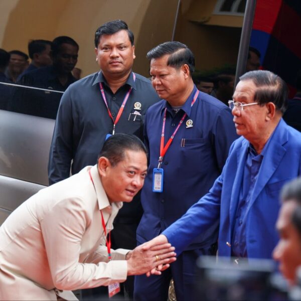 សម្តេចតេជោ ហ៊ុន សែន អញ្ជើញសំណេះសំណាលជាមួយមន្ត្រីរាជការ និងក្រុមប្រឹក្សាមូលដ្ឋានទូទាំងខេត្តត្បូងឃ្មុំ ជិត ៩០០ នាក់