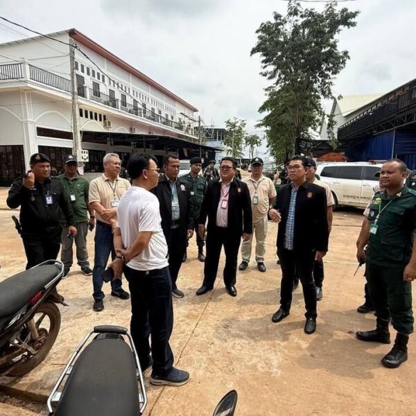 កម្លាំងសមត្ថកិច្ចចម្រុះ គណៈញ្ជាការឯកភាពរដ្ឋបាលខេត្តត្បូងឃ្មុំ ចុះធ្វើរដ្ឋបាលចំហរ តាមវីឡា និងផ្ទះសំណាក់ ដើម្បីបង្ក្រាបបទល្មើស Online Scams និងជនបរទេសខុសច្បាប់